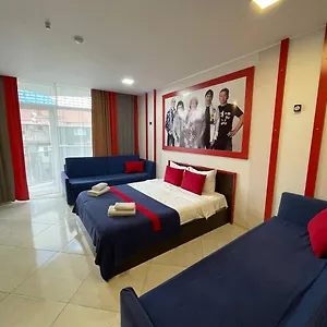 rock-hostel-first-line.batumihotels.net/